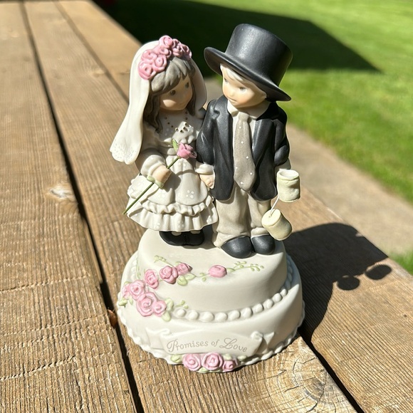 Kim Anderson Promises of Love Musical figurine.  Plays wedding march - Picture 1 of 5
